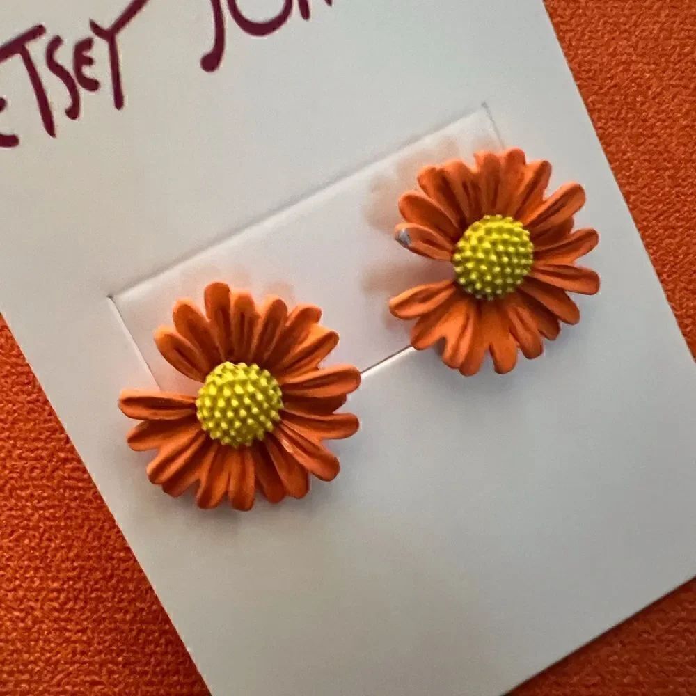 💥 Betsey Johnson sweet orange & yellow daisy earrings 💥